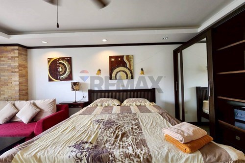 Charming Condo with Pool in Heart of Jomtien photo