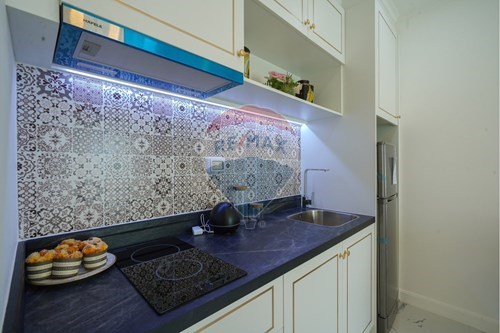 Beachfront Luxury: 1BR Condo in Pattaya photo