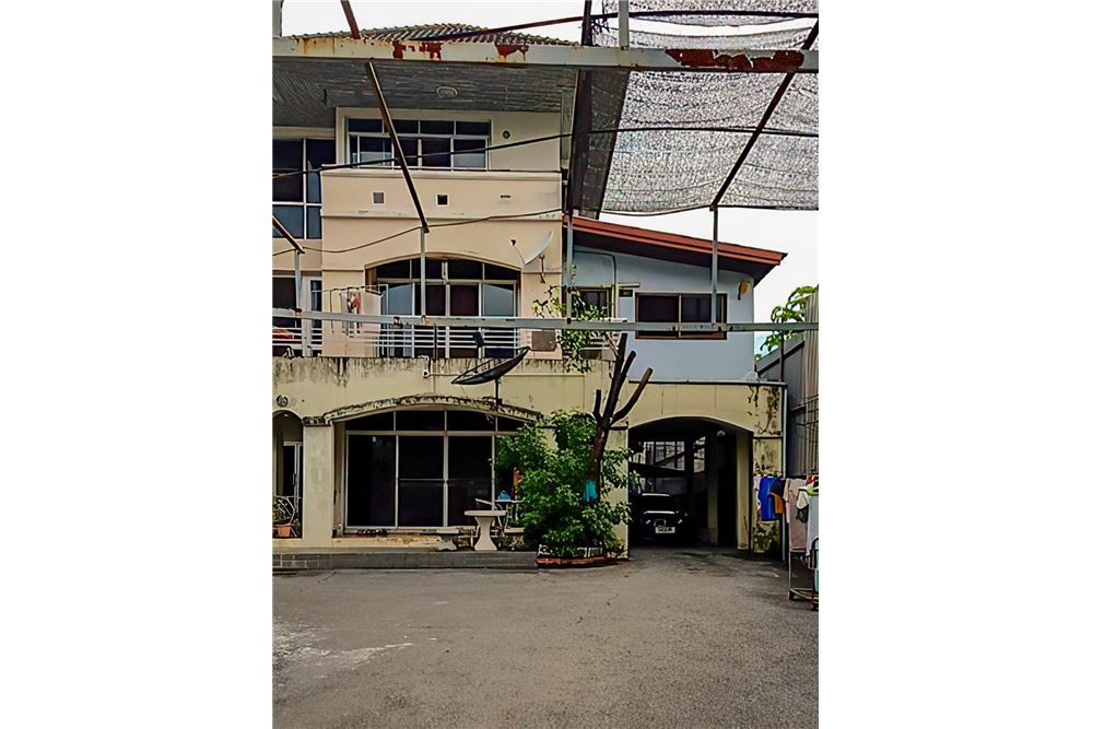 For Sale House with Commercial Space at Sukhumvit - Soi 39 - Watthana, Bangkok, Central, 251100000 THB, 3 Bedrooms, Bangkok