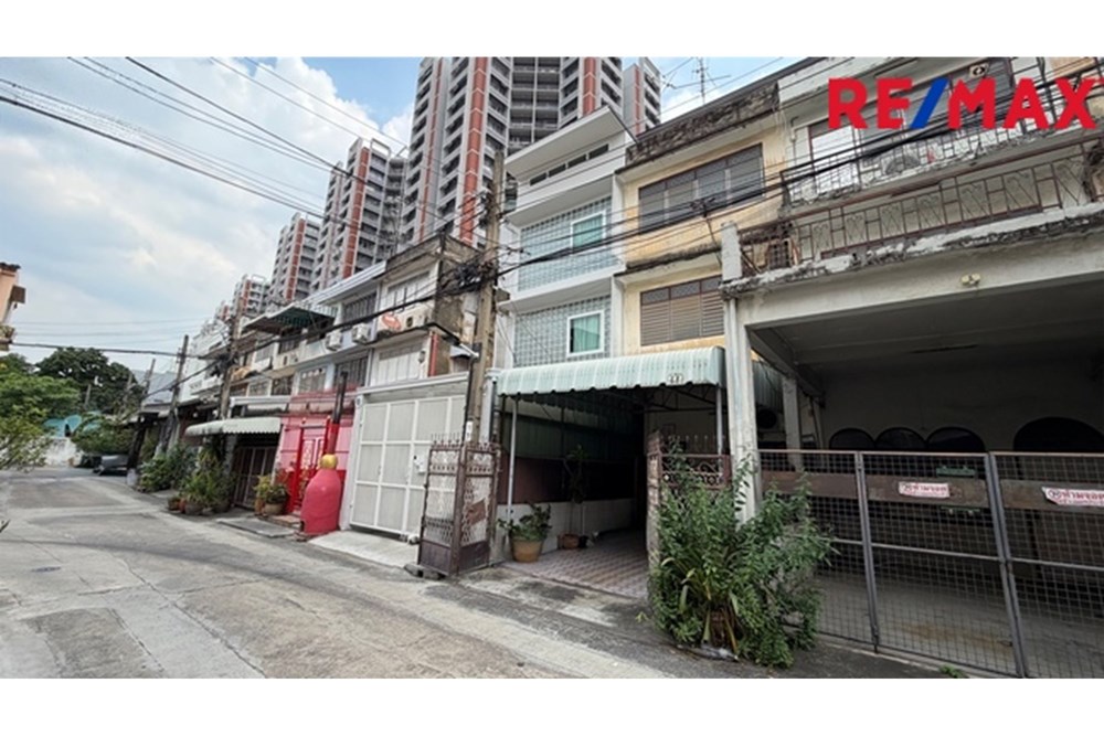 For Sale House with Commercial Space at Yan Nawa, Bangkok, 4990000 THB, 3 Bedrooms, Bangkok