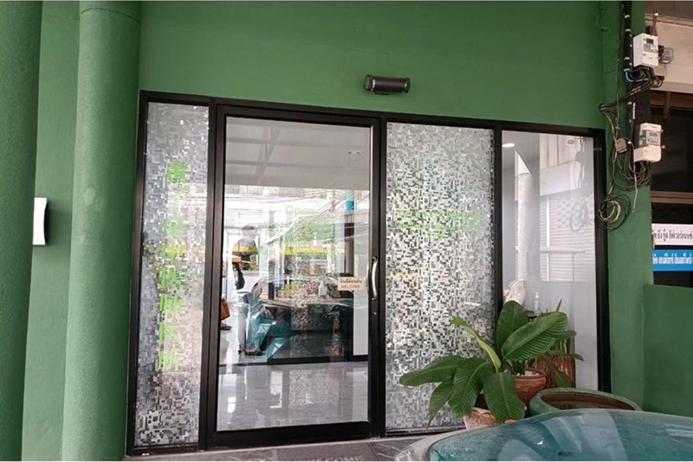 For Sale House with Commercial Space at Khlong Toei, Bangkok, 22000000 THB, 6 Bedrooms, Bangkok