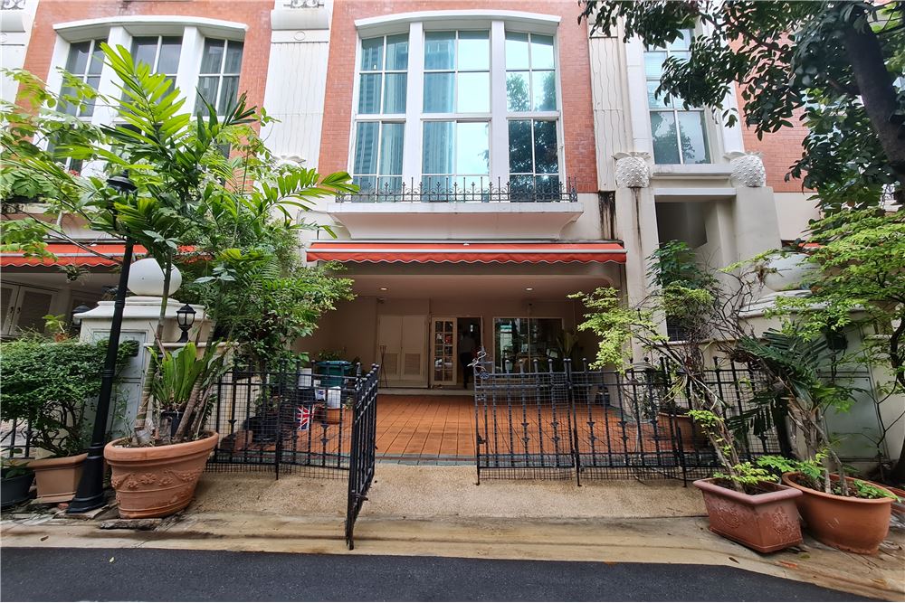 For Sale Townhouse at Sukhumvit - Soi 55 - Watthana, Bangkok, Central, 45000000 THB, 4 Bedrooms, Bangkok