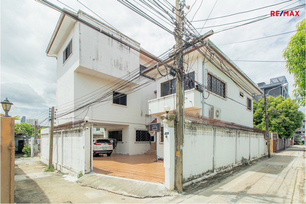 For Sale Single House at Khlong San, Bangkok, 10700000 THB, 5 Bedrooms, Bangkok