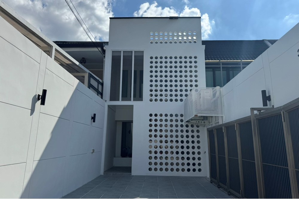 For Sale Single House at Phra Khanong, Bangkok, 9500000 THB, 2 Bedrooms, Bangkok