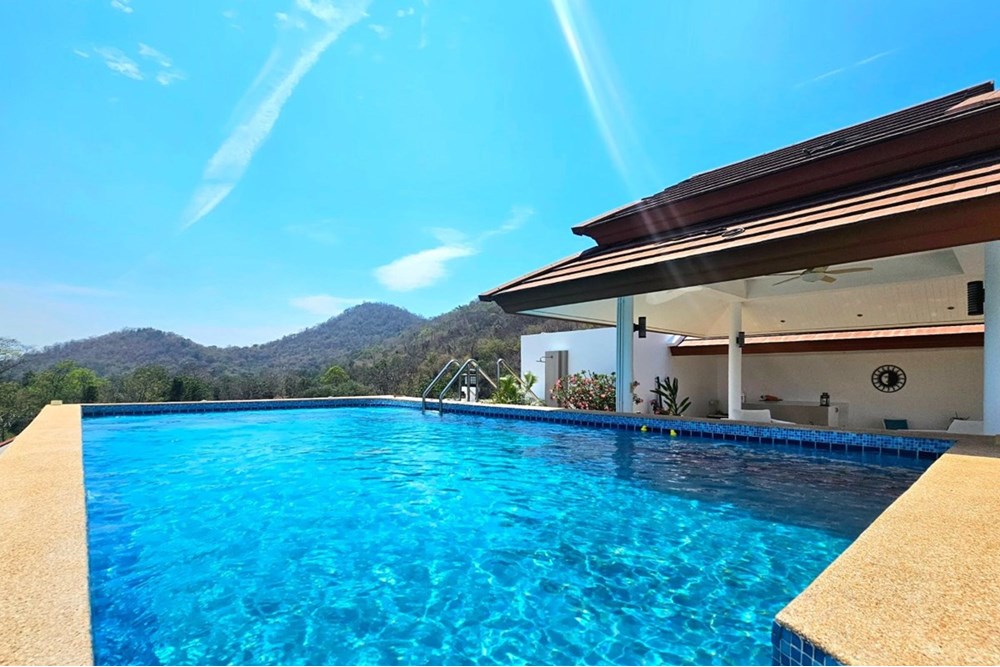 For Sale Condo/Apartment at Hua Hin, Prachuap Khiri Khan, 18500000 THB, 3 Bedrooms, Prachuap Khiri Khan