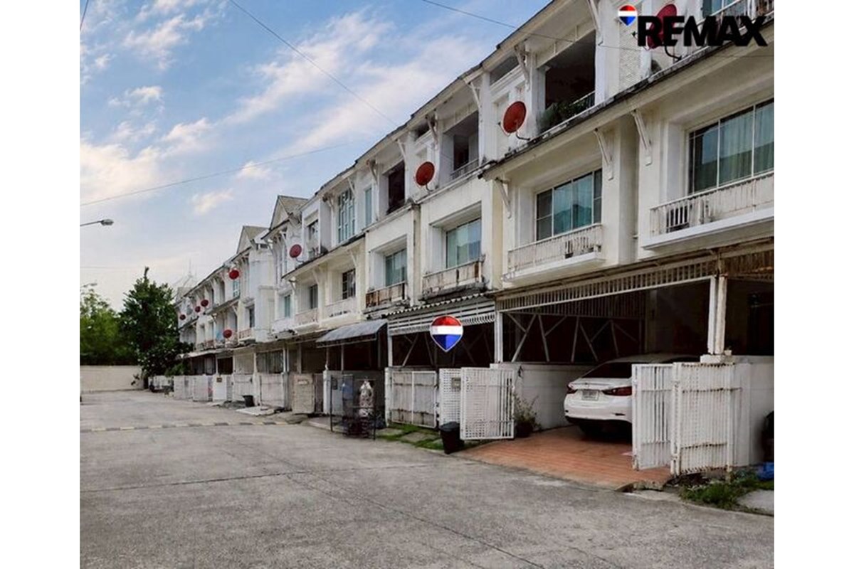 For Sale Townhouse at Bang Khun Thian, Bangkok, 3100000 THB, 3 Bedrooms, Bangkok