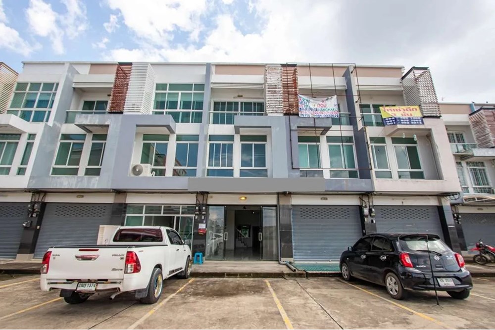 For Sale House with Commercial Space at San Phranet San Sai, Chiang Mai, 1999000 THB, 4 Bedrooms, San Phranet, Chiang Mai