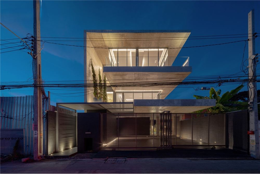 For Sale Townhouse at Sukhumvit - Soi 71 - Watthana, Bangkok, Central, 42900000 THB, 4 Bedrooms, Bangkok