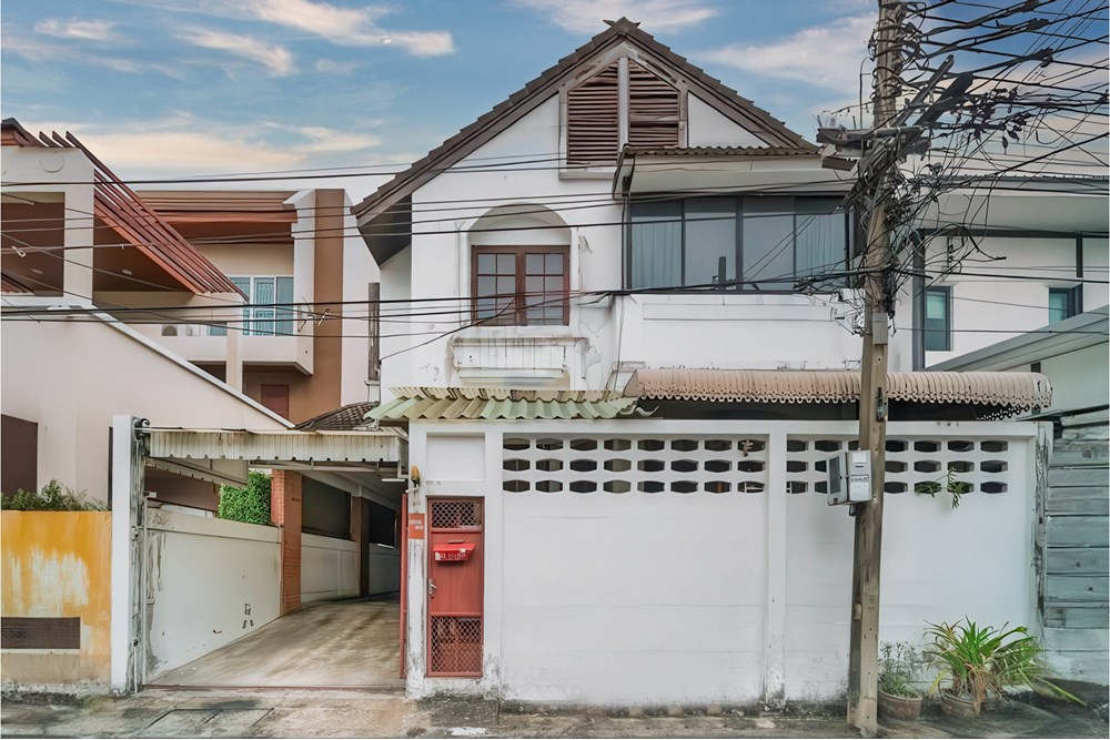 For Sale Single House at Phra Khanong, Bangkok, 12900000 THB, 3 Bedrooms, Bangkok