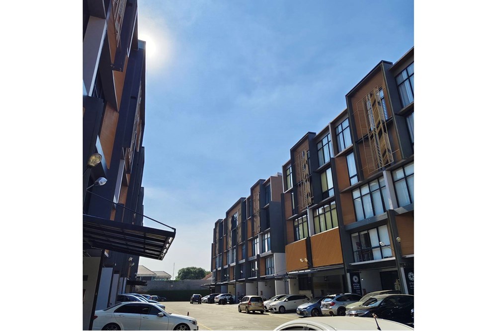 For Sale Townhouse at Phra Khanong, Bangkok, 19900000 THB, 6 Bedrooms, Bangkok