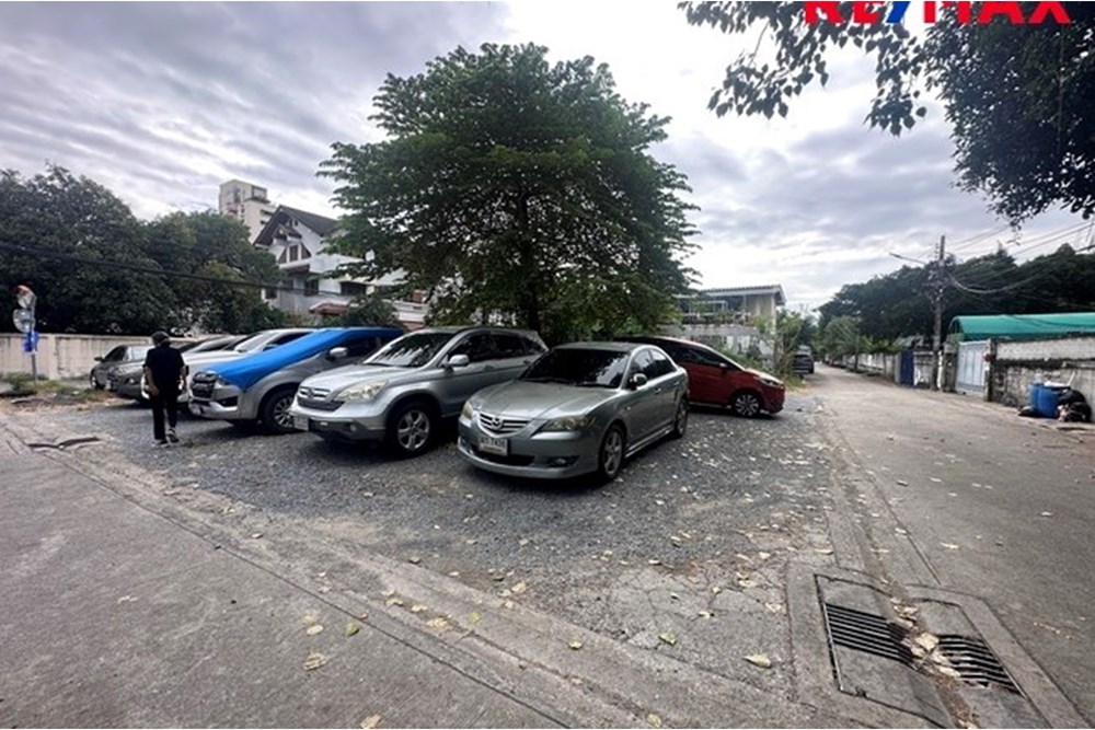 For Sale Condo/Apartment at Huai Khwang, Bangkok, 12200000 THB, Bedrooms, Bangkok
