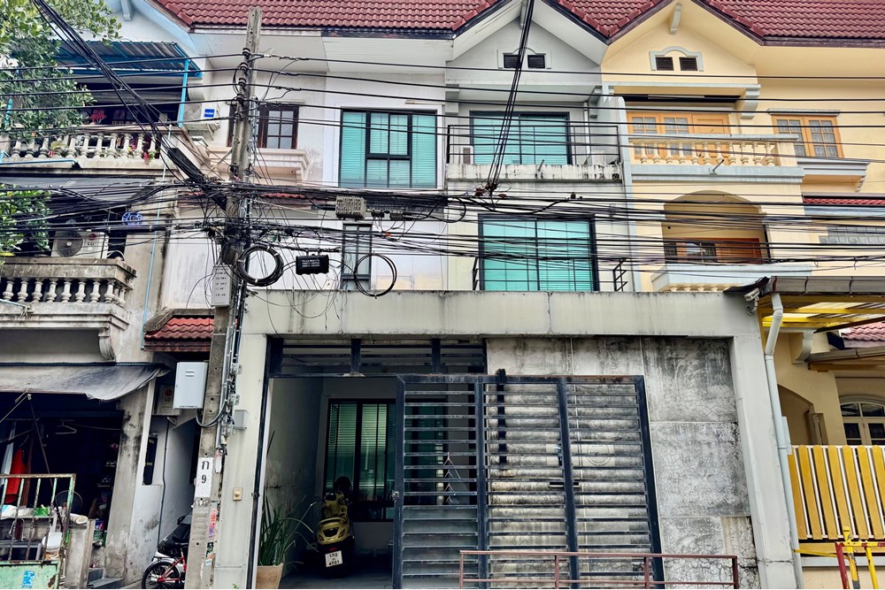 For Sale Townhouse at Huai Khwang, Bangkok, 20000000 THB, 5 Bedrooms, Bangkok