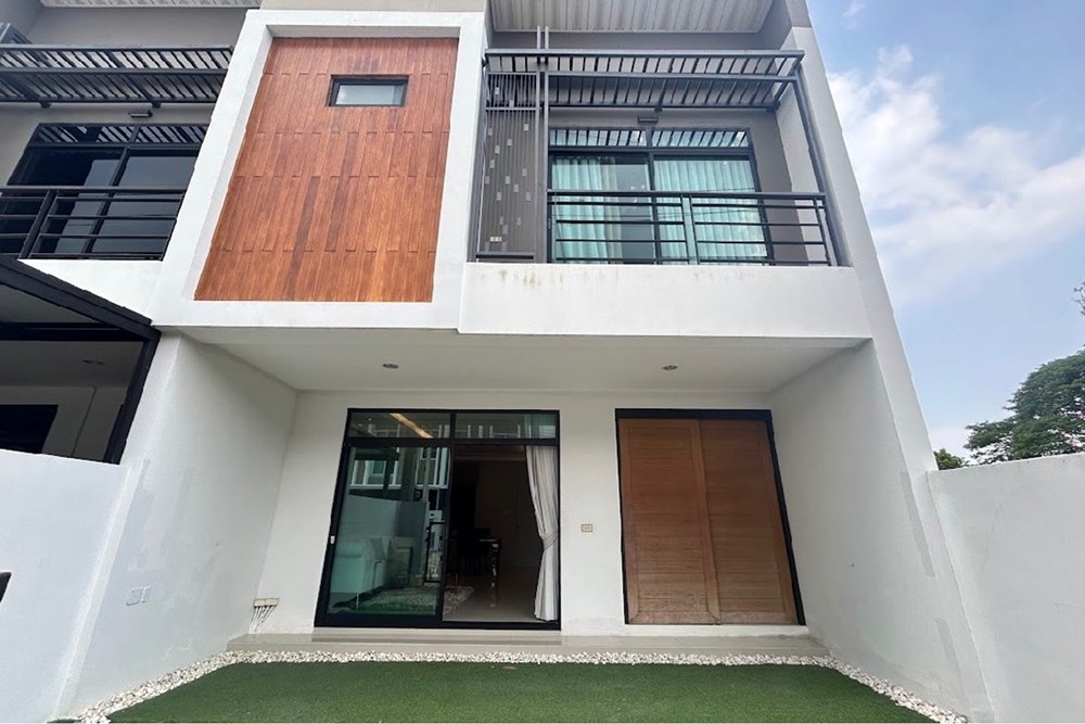 For Sale Two Level House at Khlong Sam Wa, Bangkok, 3500000 THB, 4 Bedrooms, Bangkok